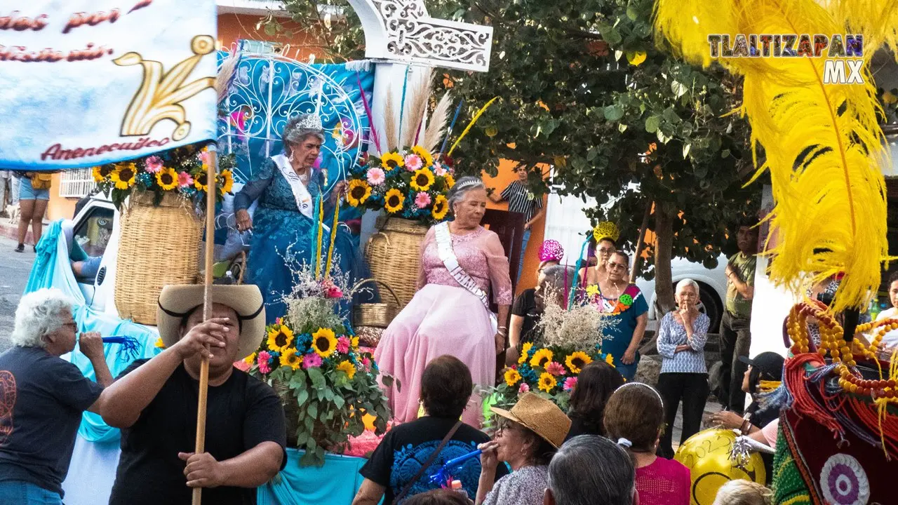 Reina y princesa de la comparsa Tlalli.