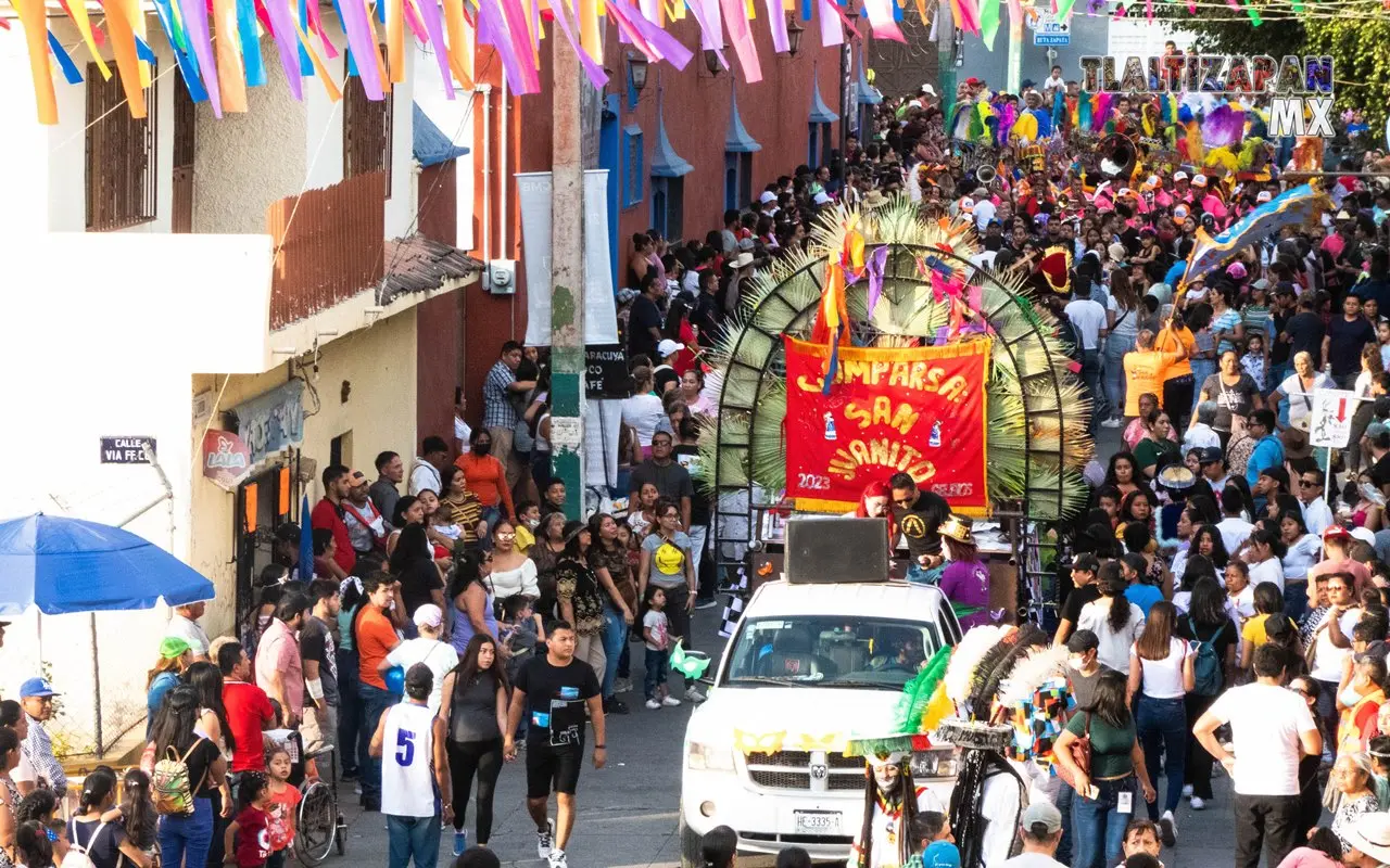 La comparsa San Juanito de Tlaltizapán.