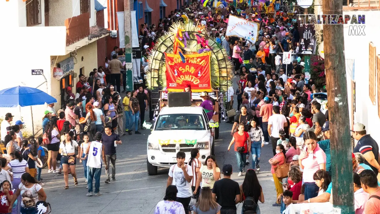 Avanza la comparsa en el carnaval 2023.