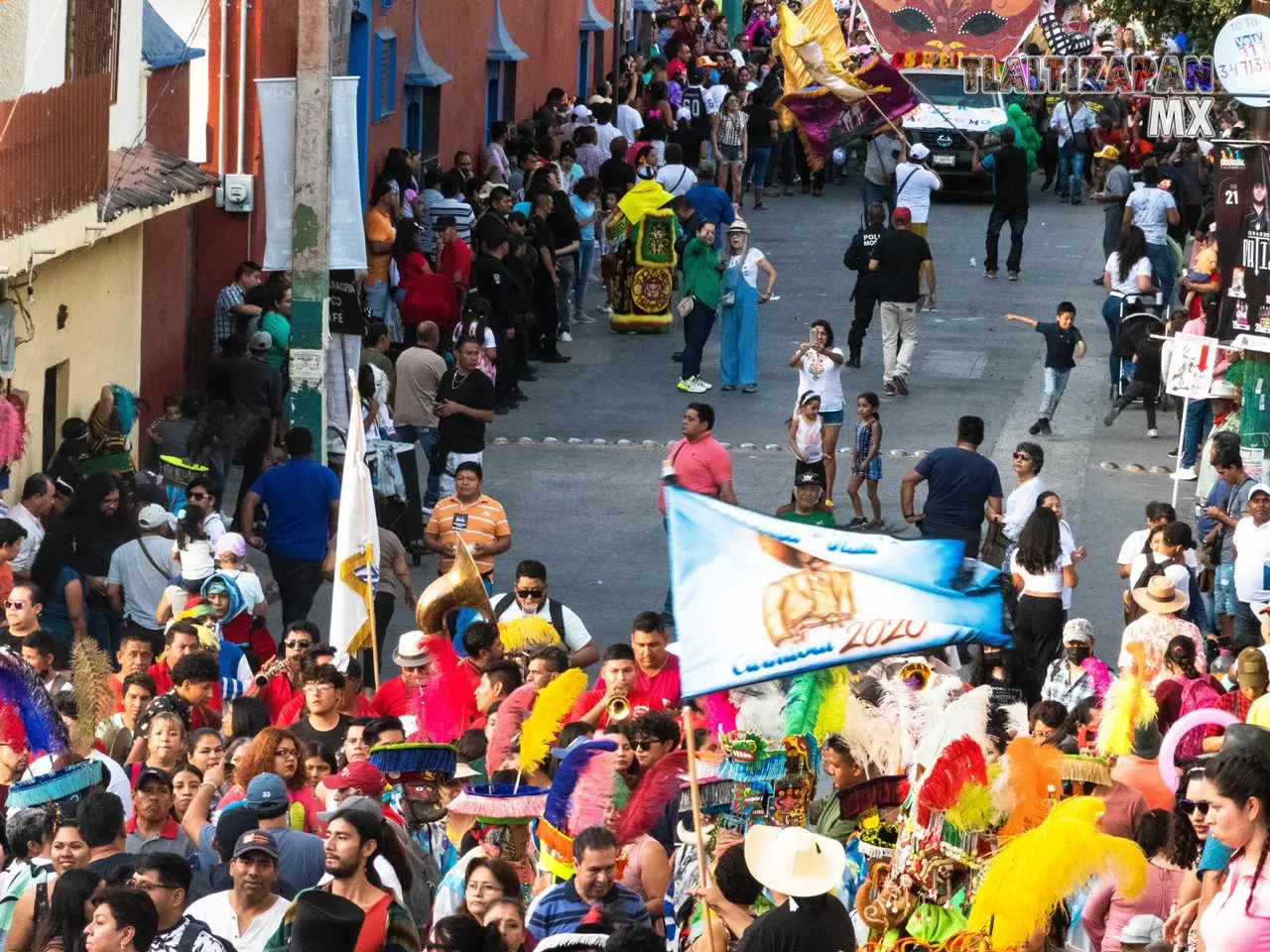 Avanzan las comparsas de Tlaltizapán.