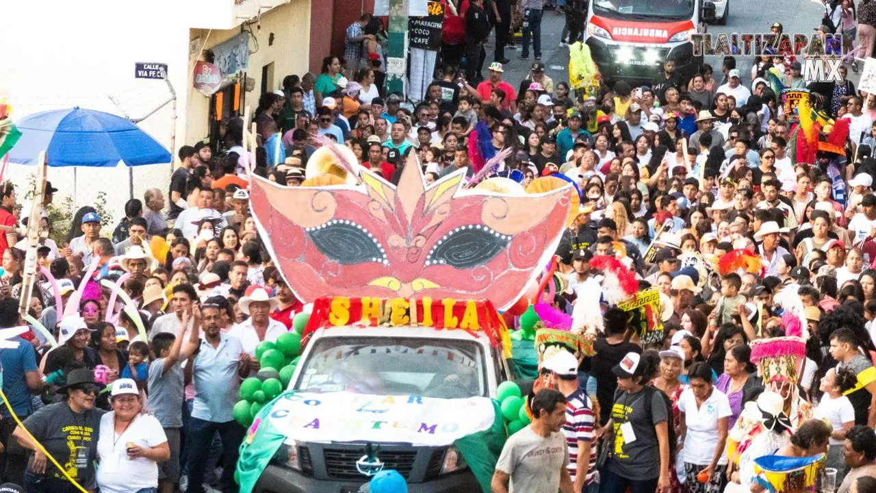 Tradicional recorrido del martes de carnaval en Tlaltizapán.