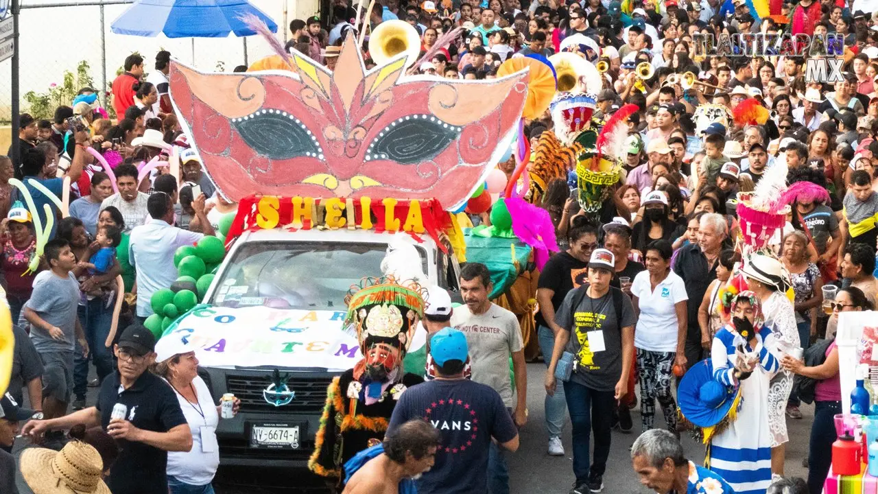 Tradicional recorrido del martes de carnaval en Tlaltizapán.