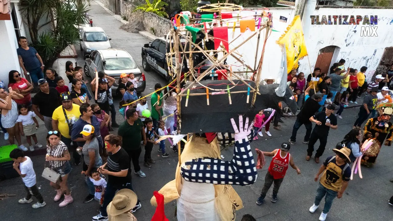 El torito que pasea por el carnaval de Tlaltizapán.