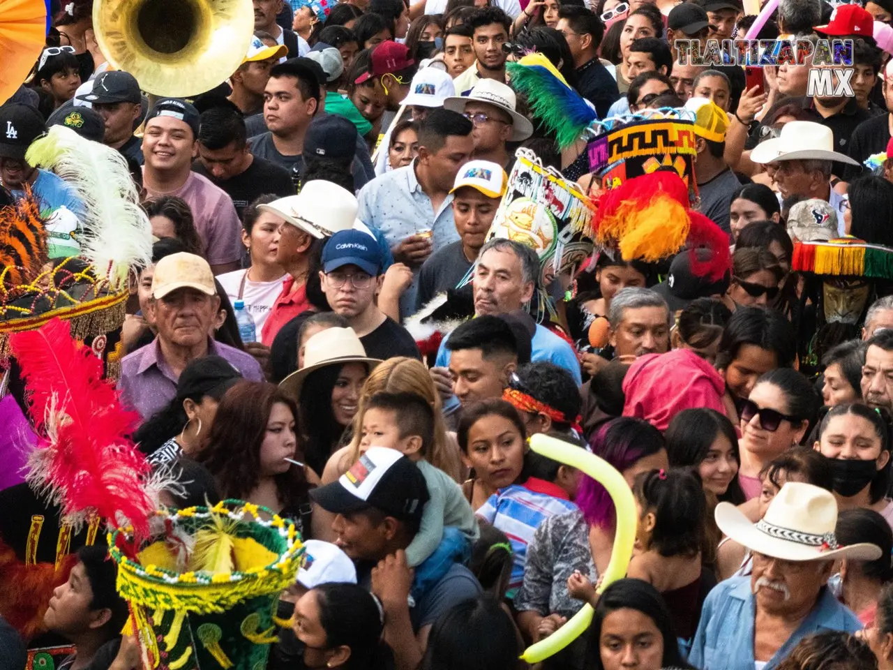 Tradicional recorrido del martes de carnaval en Tlaltizapán.