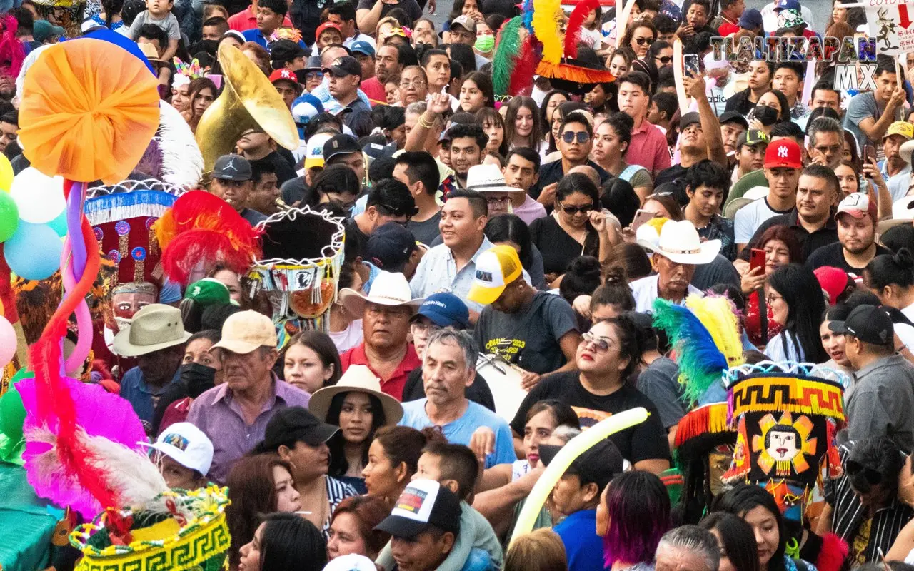 Tradicional recorrido del martes de carnaval en Tlaltizapán.