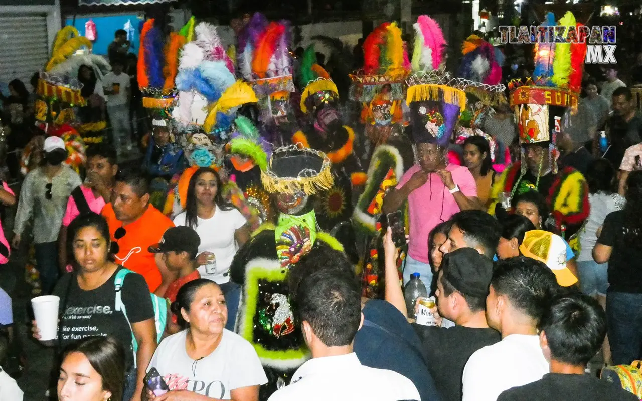 Los chinelos en la noche del carnaval en Tlaltizapán 2023.