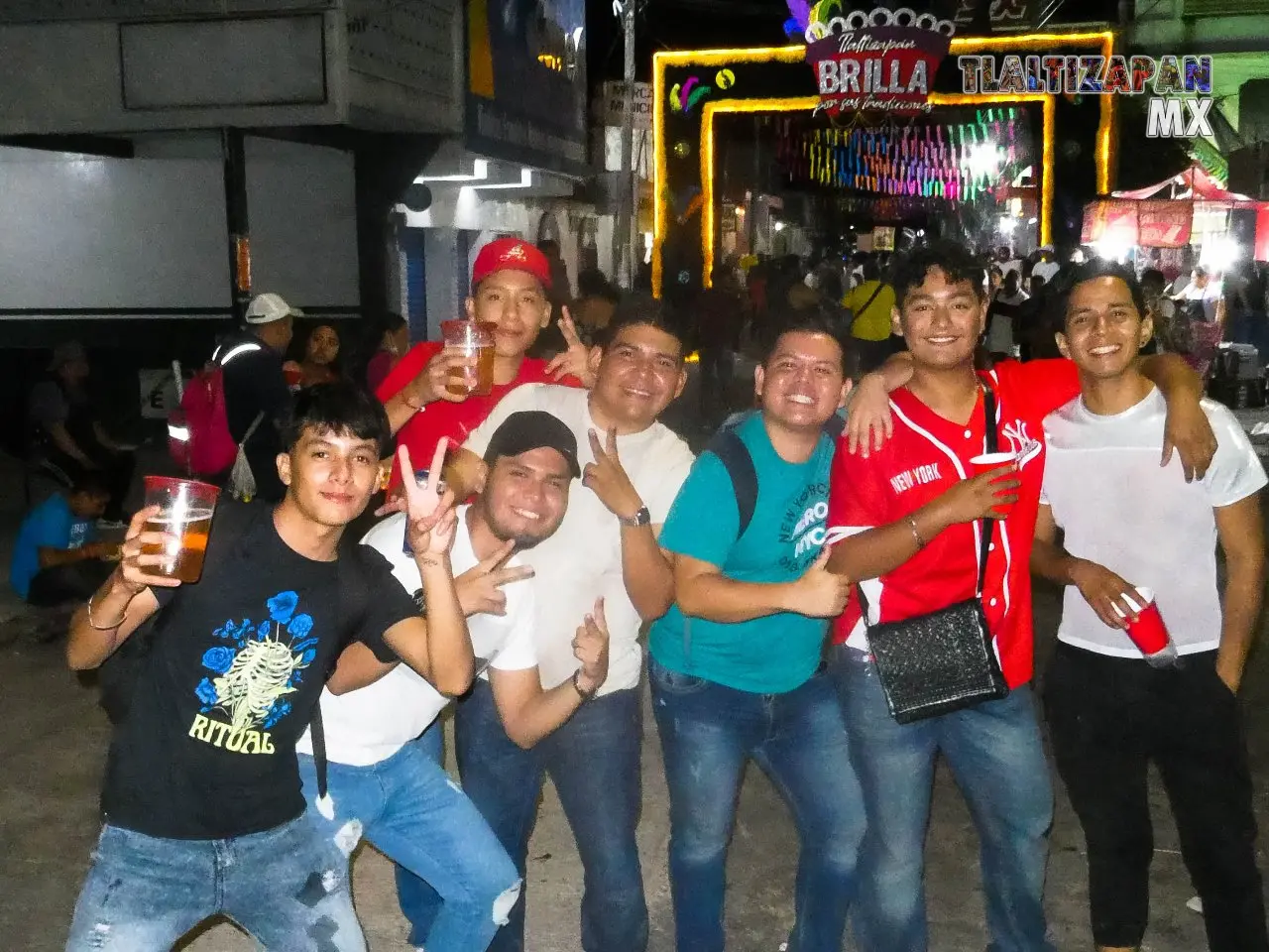 Noche de martes con los amigos carnavaleros.