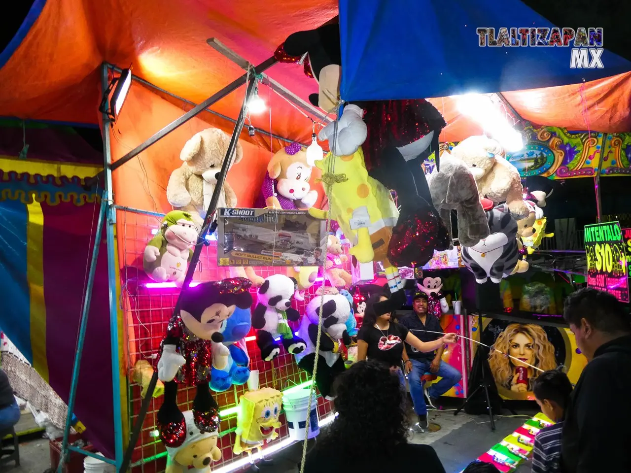 La feria en los alrededores del centro de Tlaltizapán.