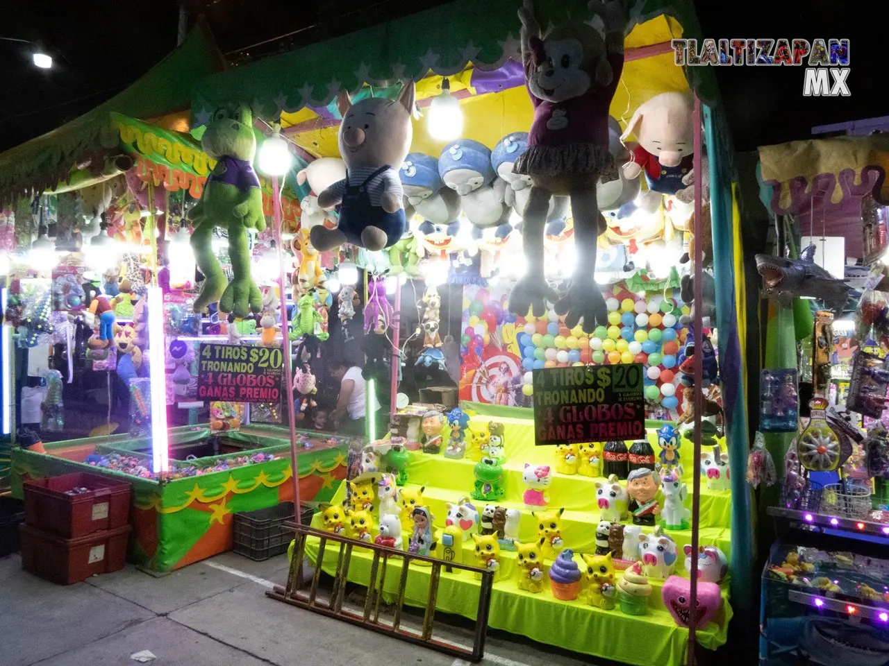 La feria en los alrededores del centro de Tlaltizapán.