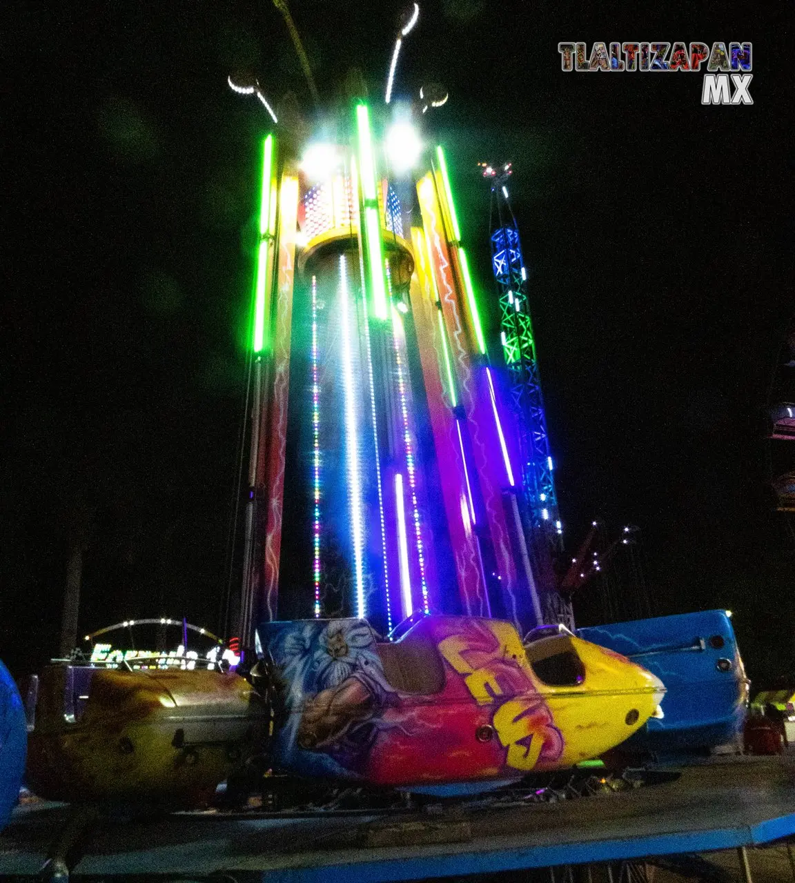 Juegos mecánicos en la feria de Tlaltizapán, Morelos.