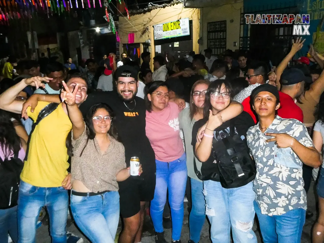 Gozando de la noche del martes de carnaval en Tlaltizapán.