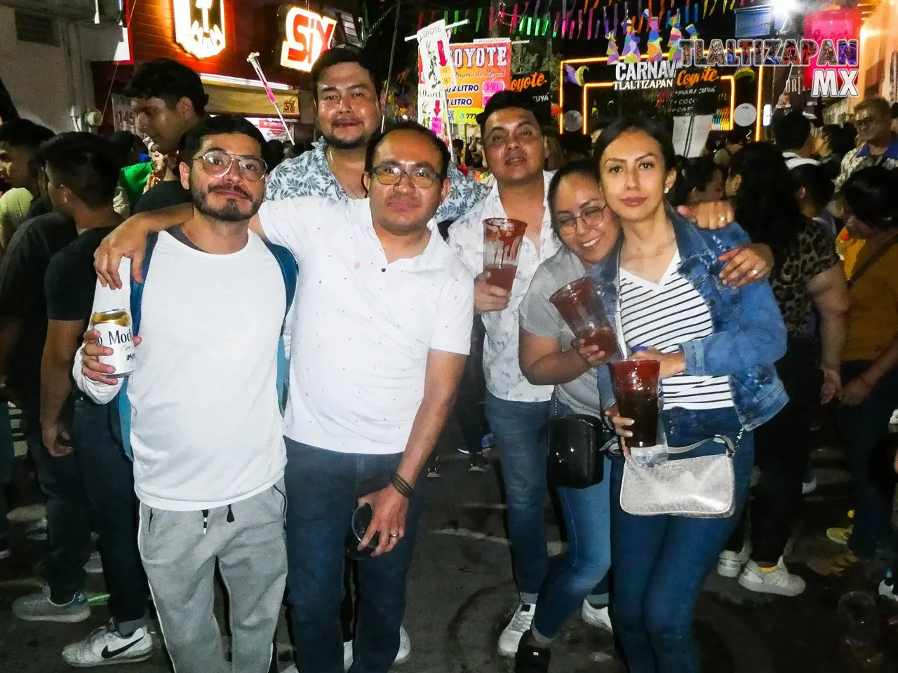 Disfrutando de la noche de carnaval en Tlaltizapán.