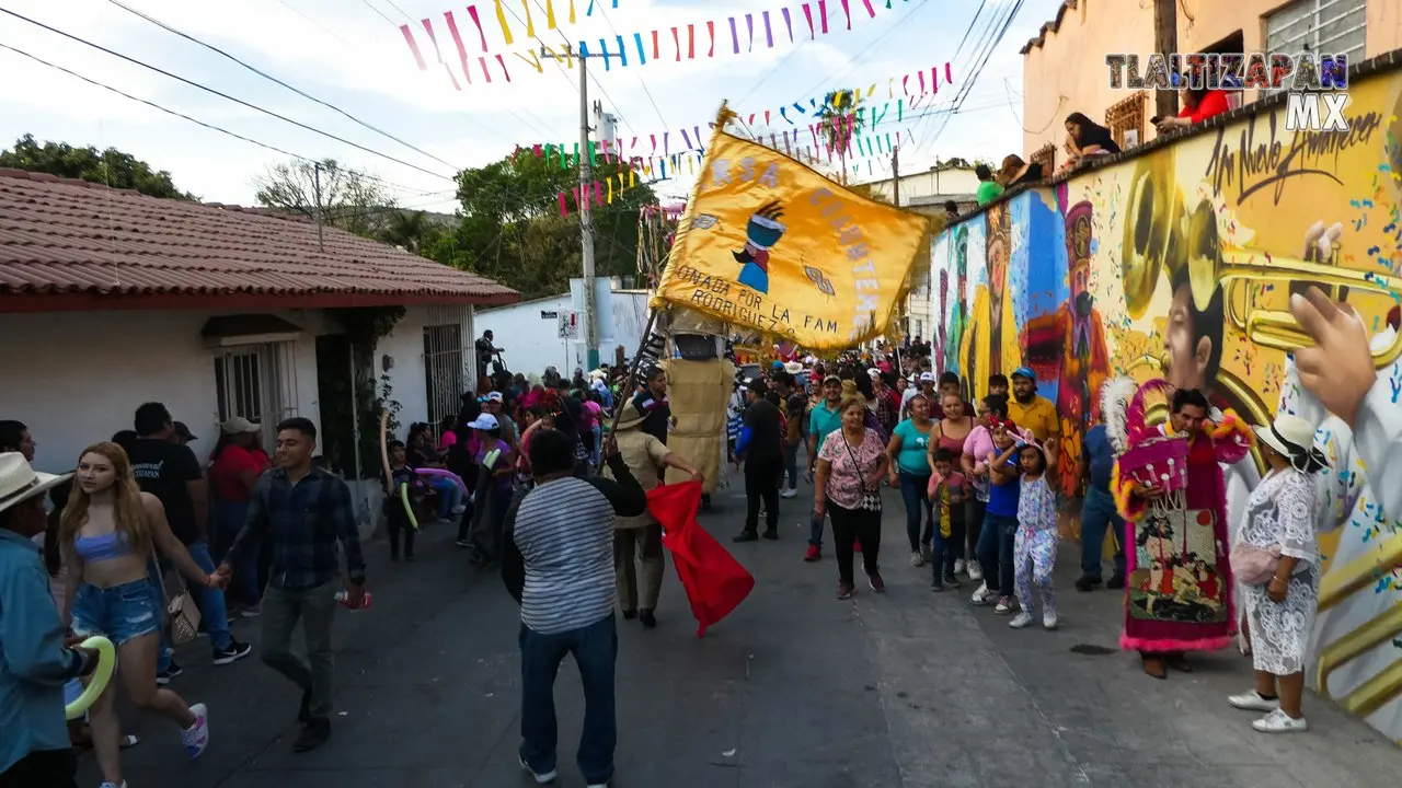 Calle Vicente Guerrero en el martes de carnaval en Tlalti.