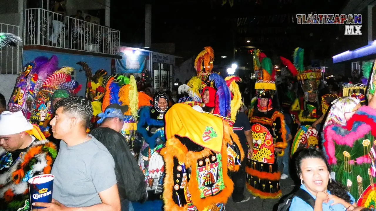 Los chinelos que recorren las calles de Tlaltizapán.