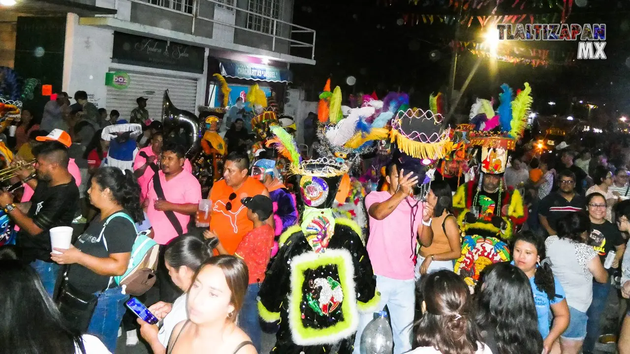 Los chinelos que recorren las calles de Tlaltizapán.