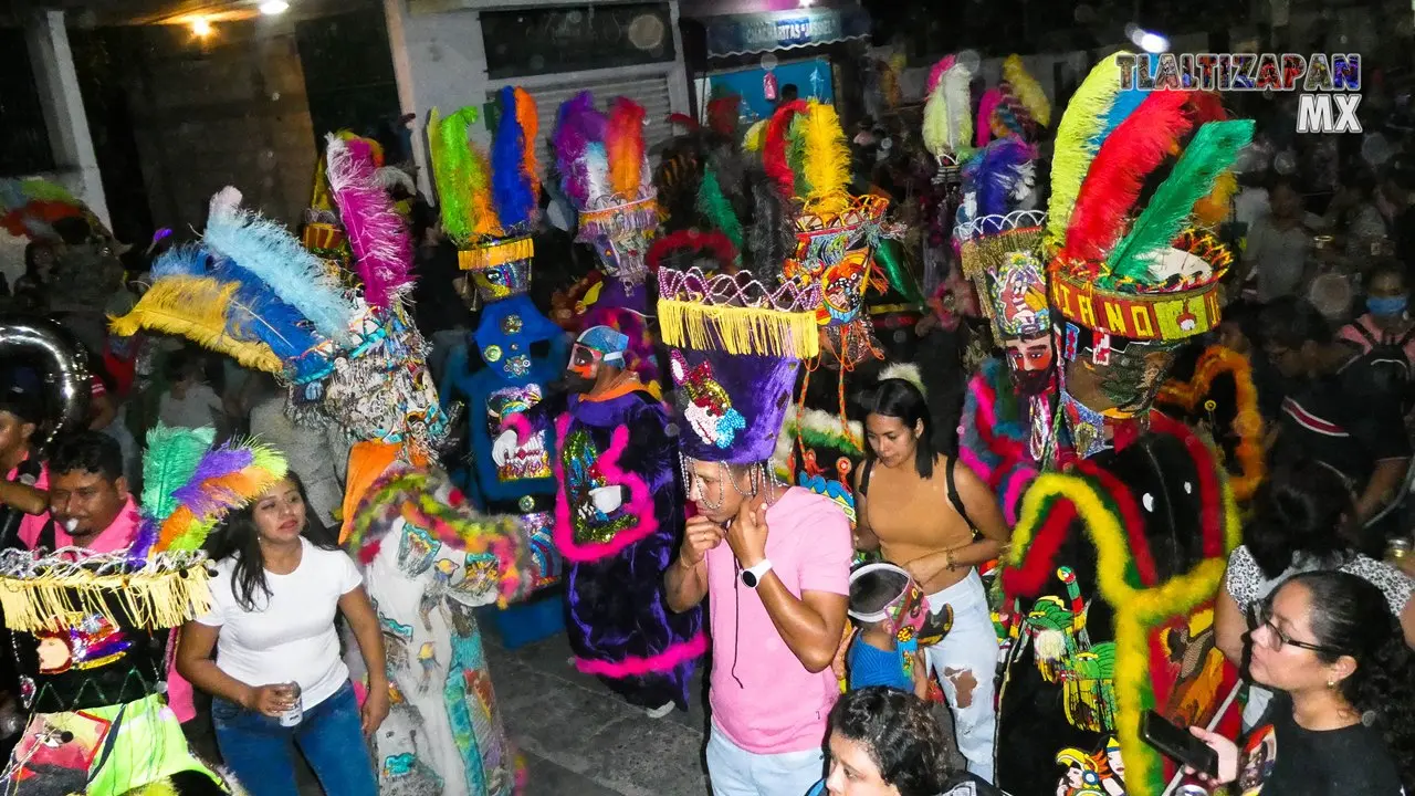 Los chinelos en el carnaval de Tlaltizapán 2023.