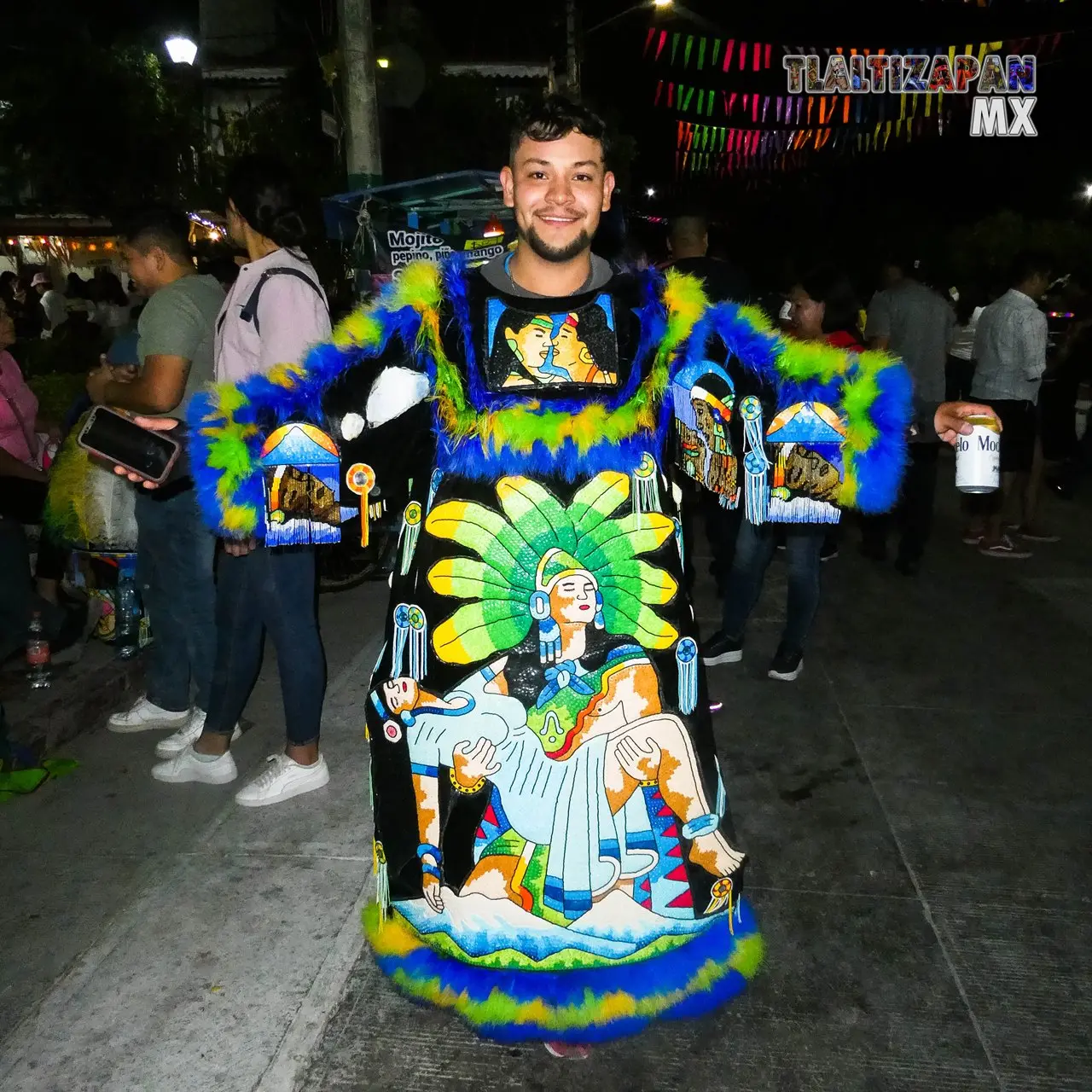 Gran chinelo en el carnaval de Tlaltizapán.