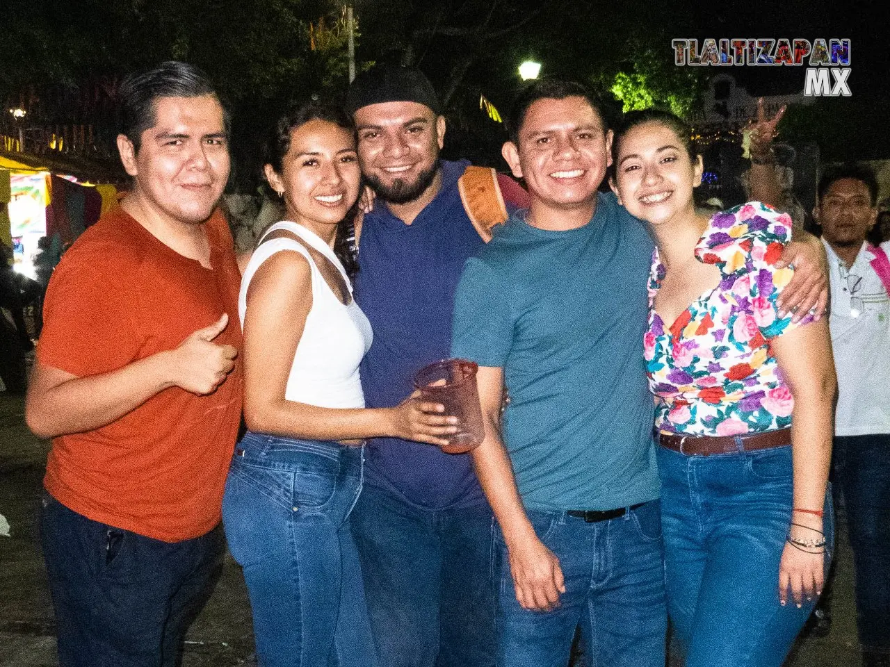 Disfrutando de la noche de carnaval en Tlaltizapán.