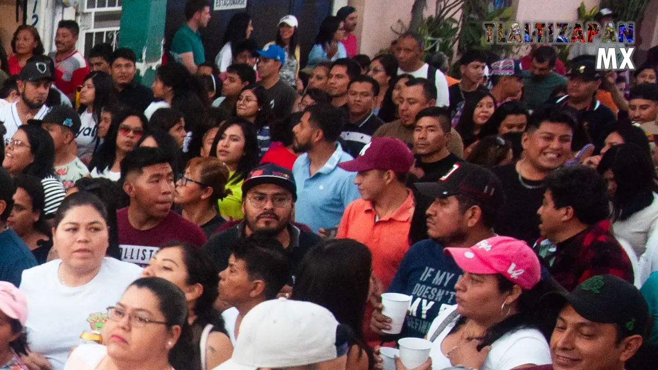 En el Carnaval de Tlaltizapán las calles se desbordan de gente y se entrega por completo a la celebración.