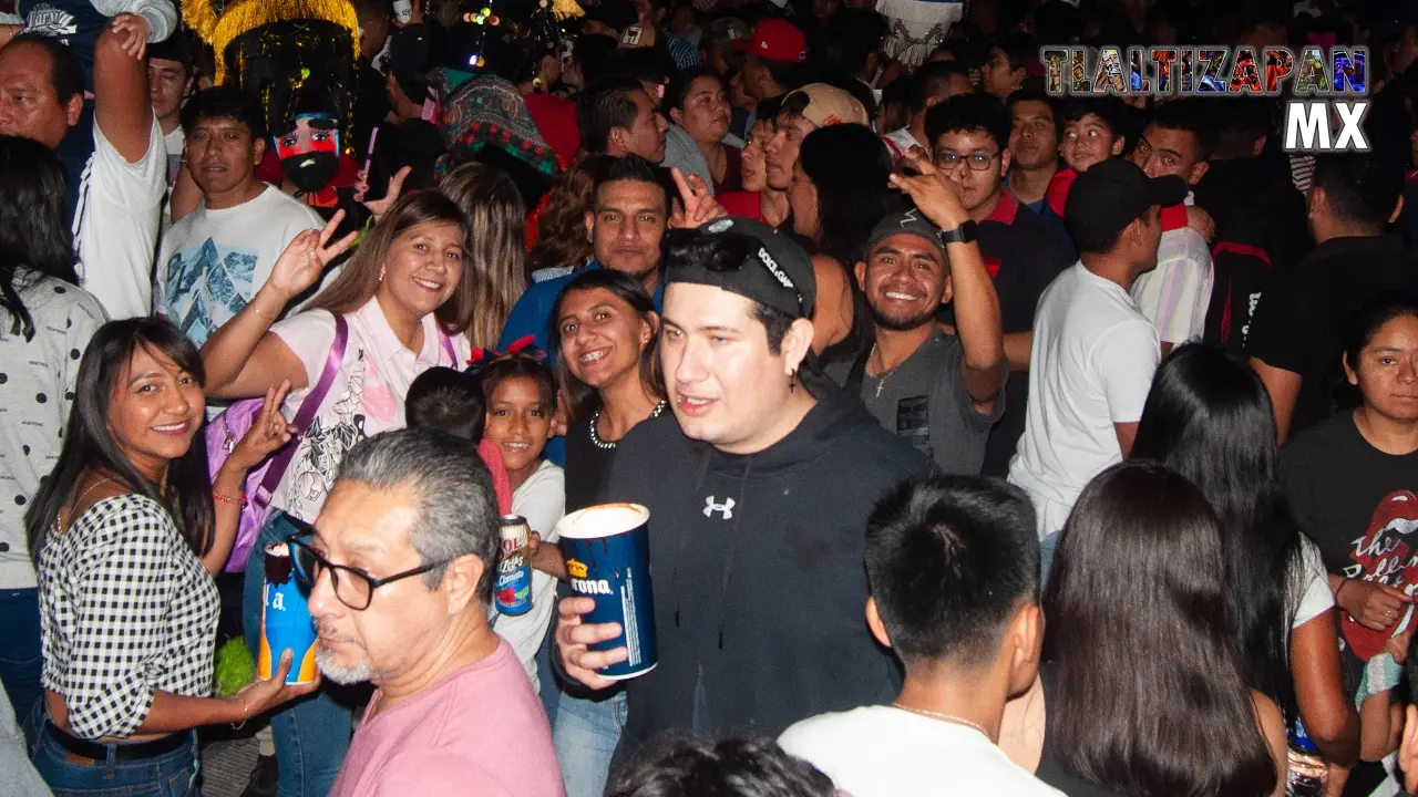 Disfrutando de la noche de carnaval 2024