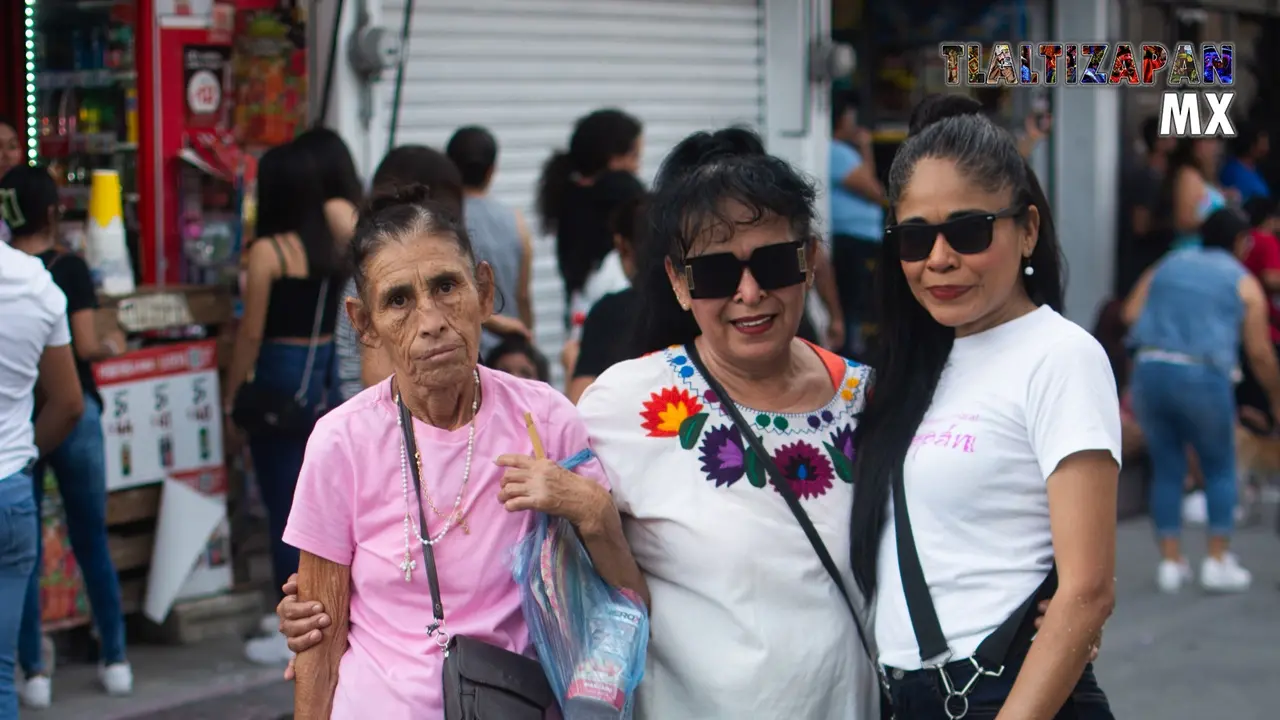 Las tres amigas nos regalan una sonrisa para la cámara