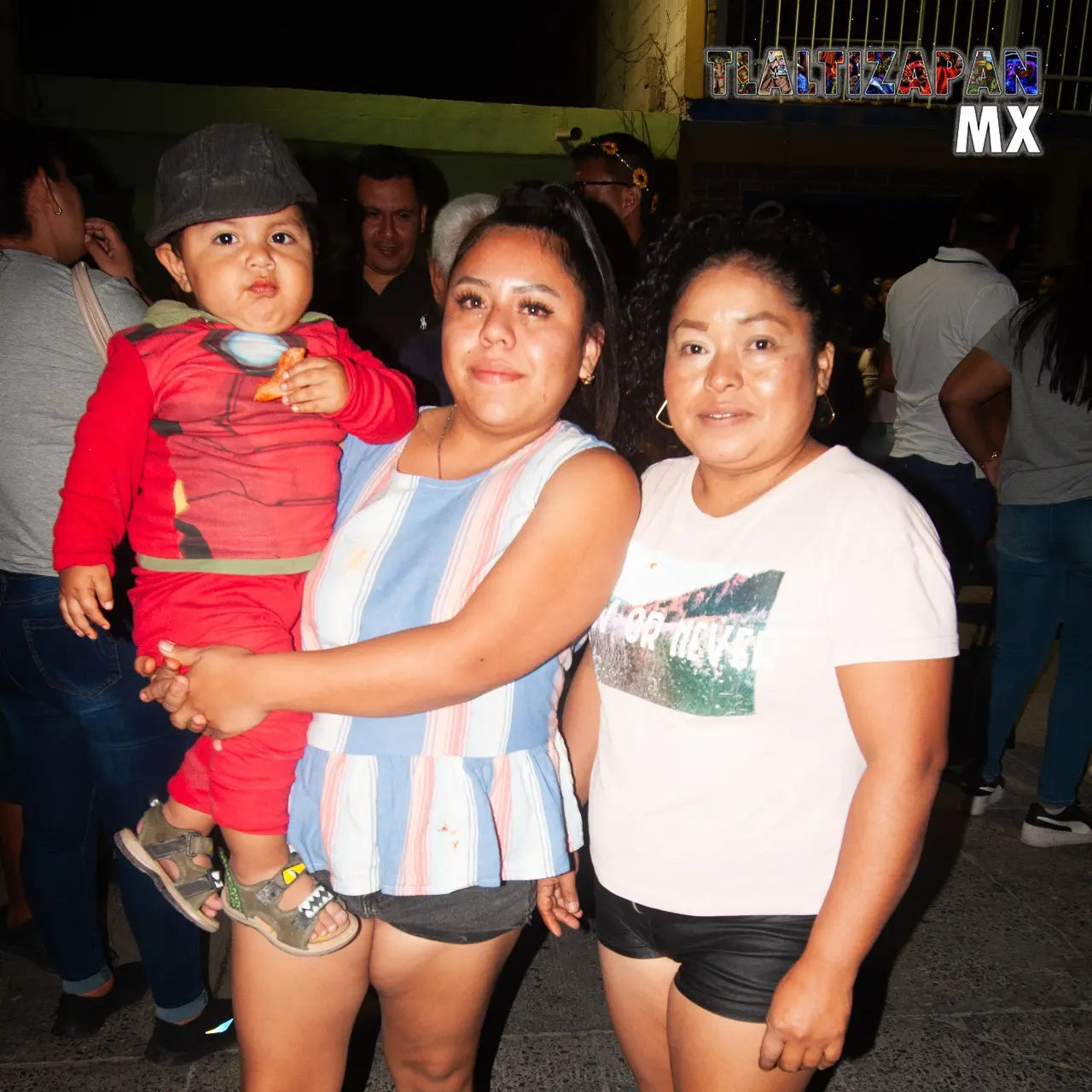 Nuestras amigas descansando del brinco felices en carnaval 2024