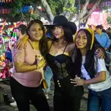 Foto del recuerdo de las amigas en carnaval 2024