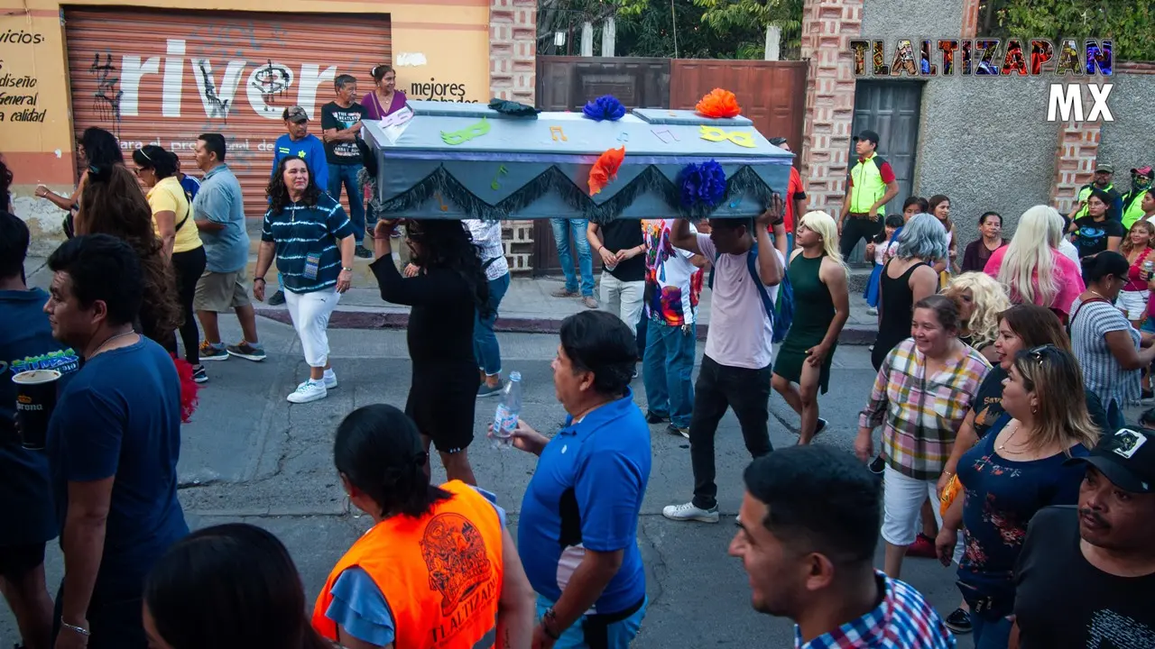 Las viudas de Juan carnaval dan el recorrido por las calles