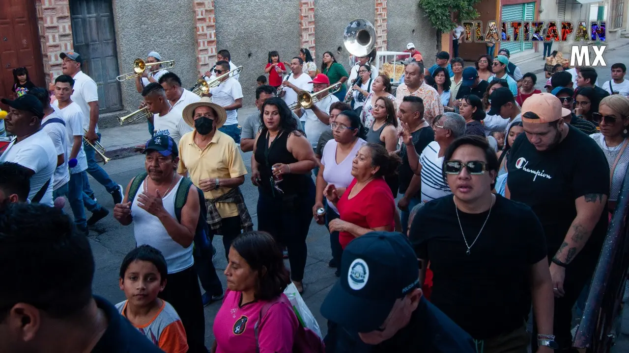 Las calles llenas de alegría por el comienzo de carnaval 2024