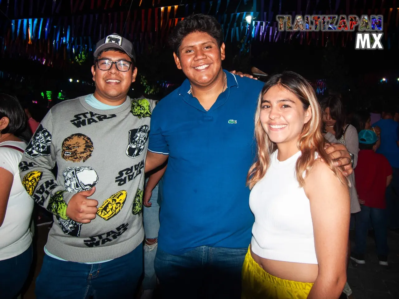 Los amigos se saludan cada año en el zócalo de Tlaltizapán en carnaval