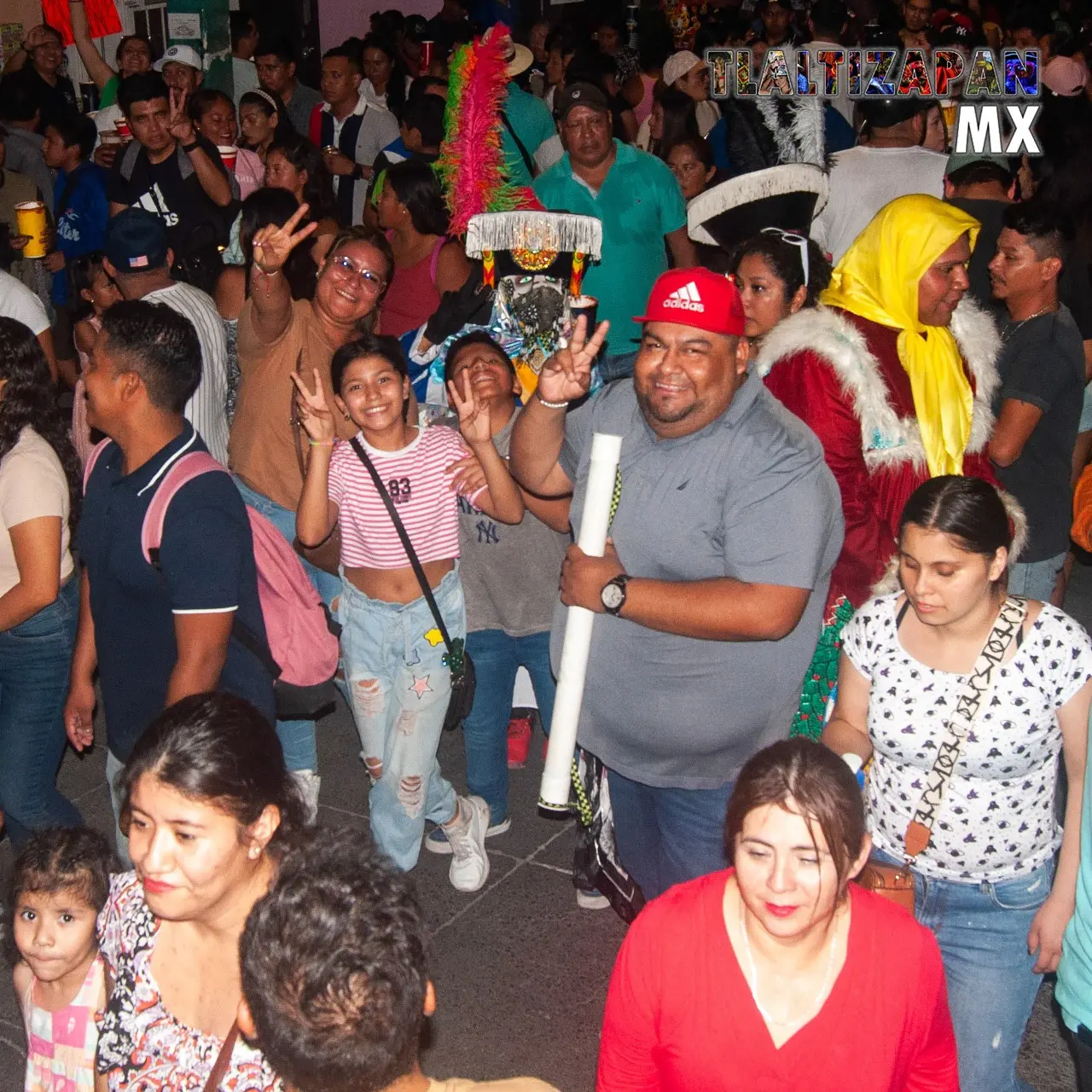 Grupo de personas reunidas en carnaval 2024