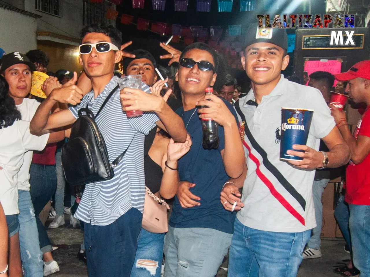 Nuestros amigos felices en carnaval , nos regalaron una sonrisa para la foto del recuerdo