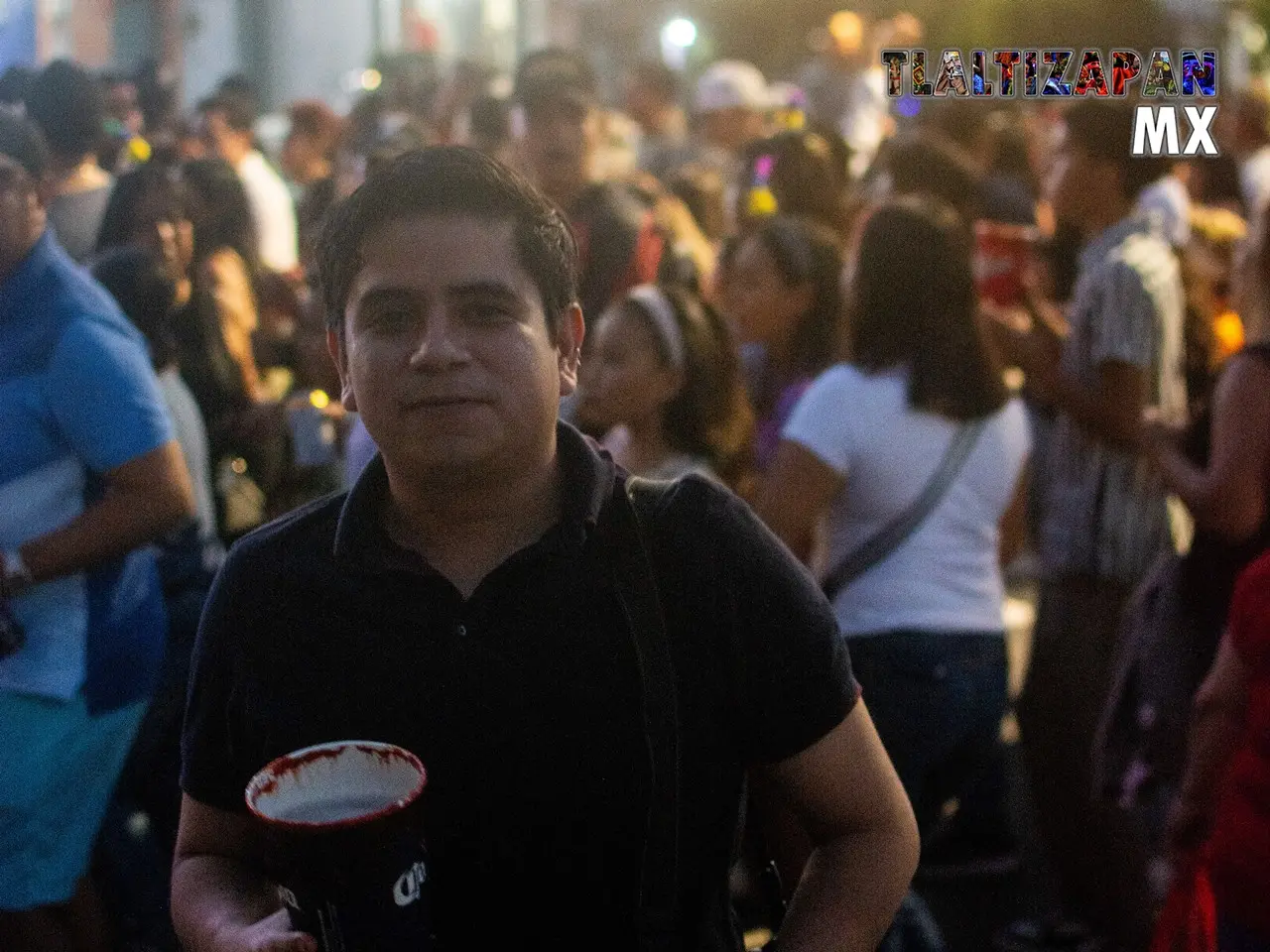 Uno de nuestros amigos de toda la vida , sonrie feliz en carnaval