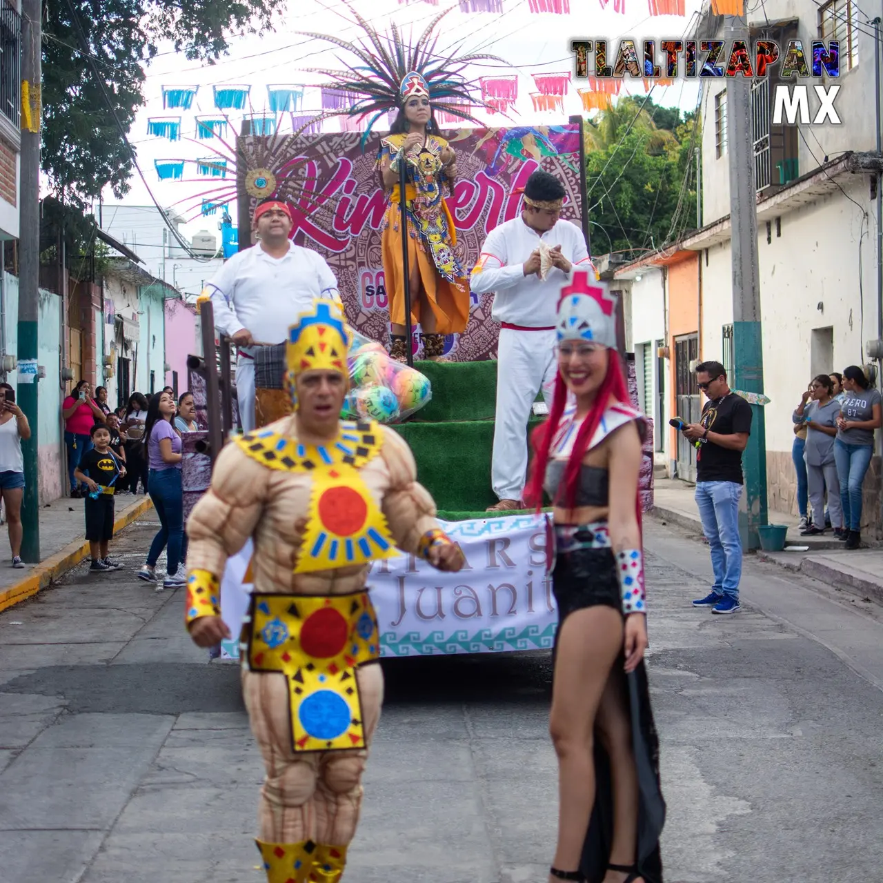 Desfile de las reinas y carros alegóricos del carnaval de Tlaltizapán 2024