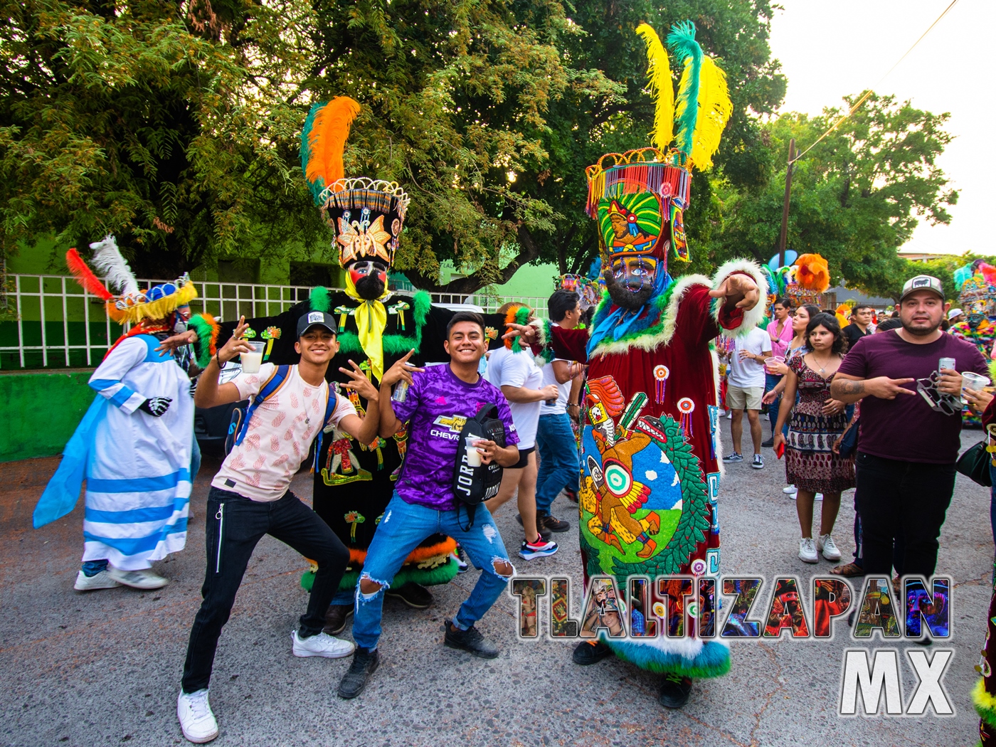 Amigos y chinelos en el Carnaval de Alejandra