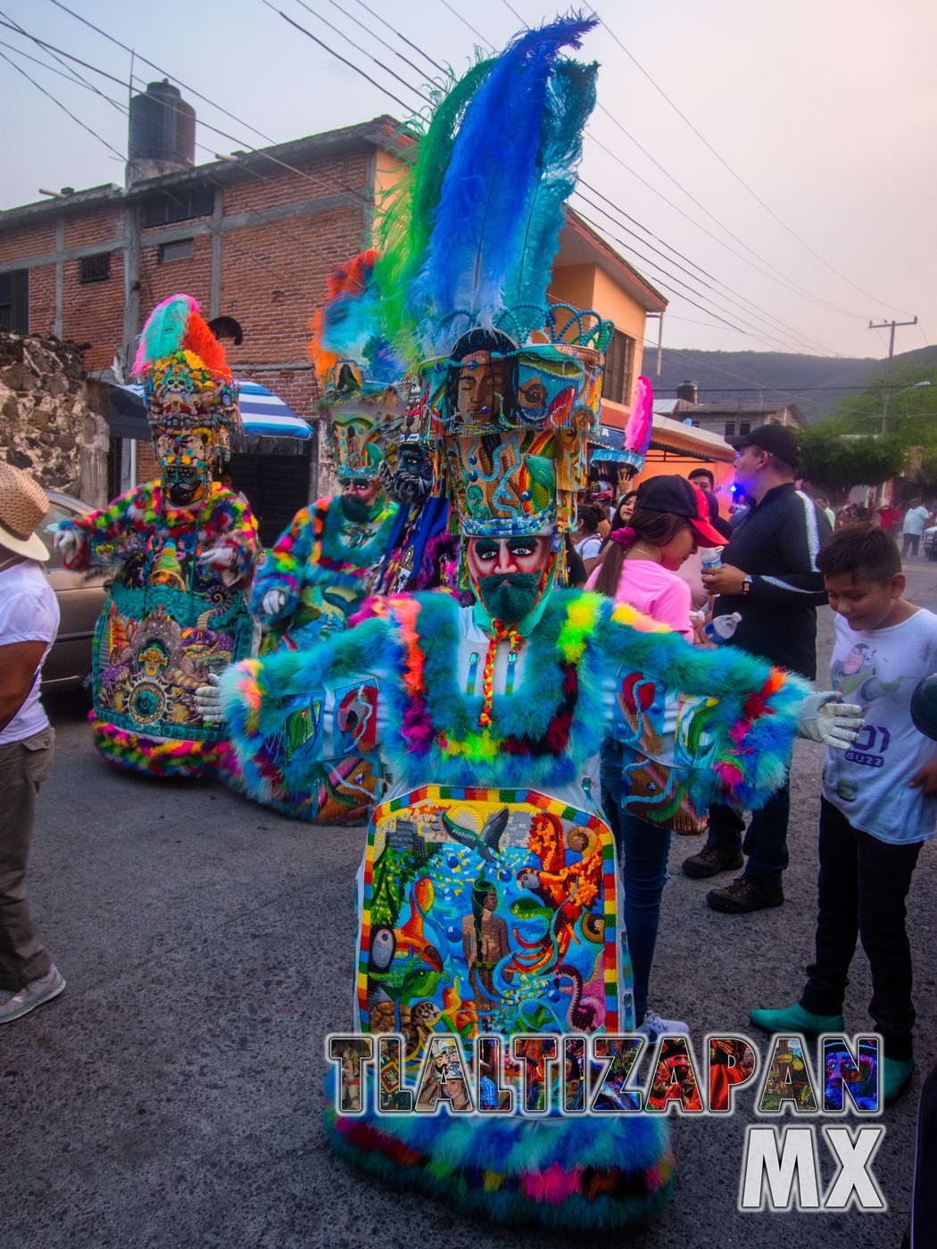 Elegantes e impresionantes chinelos en el Carnaval de Alejandra 2022