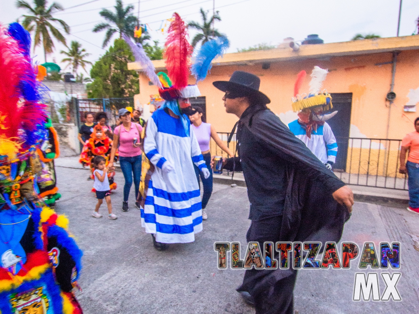 El Zorro Escarlata en el carnaval de Alejandra.