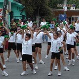 Los alumnos de las escuelas en el desfile de carnaval