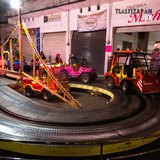 Juegos mecánicos en la feria de Tlaltizapán, Morelos.