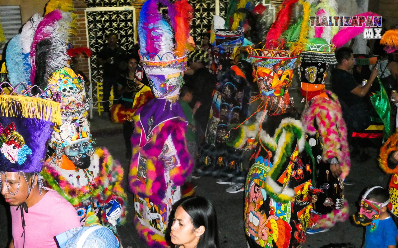 Los chinelos en la noche del carnaval en Tlaltizapán 2023.