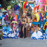 La foto del recuerdo Reyna de carnaval y Chinelos