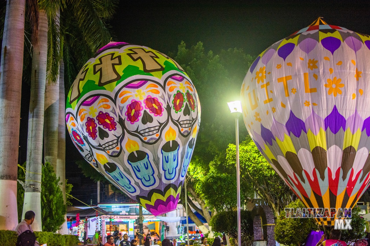 Globos en el festival Miccailhuitl