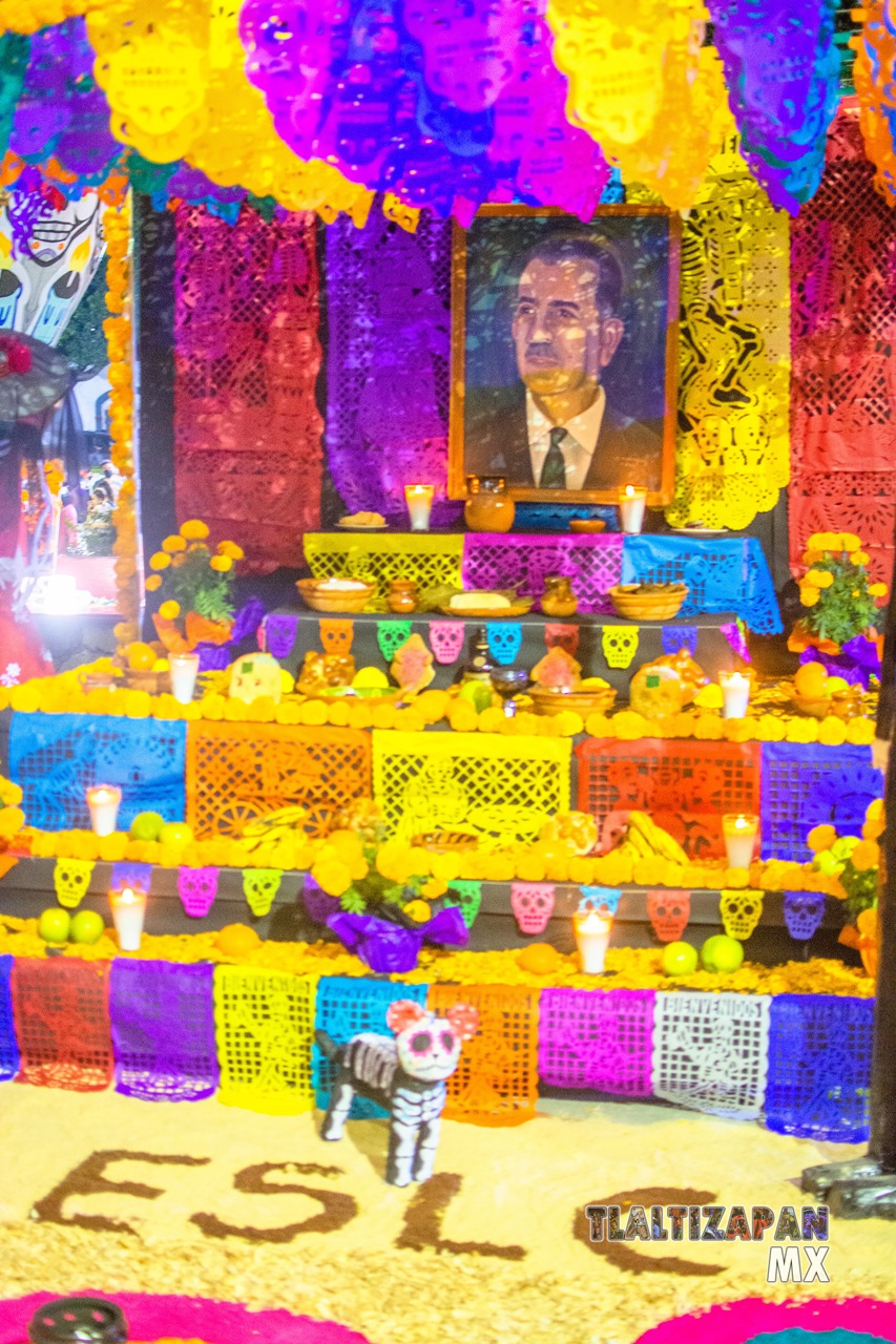 Ofrenda de la secundaria Lázaro Cárdenas