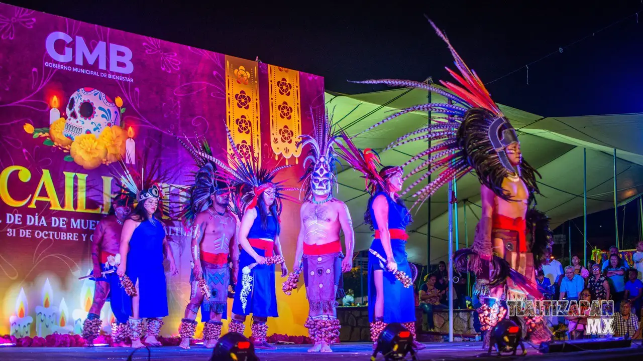 Danzantes de grupo “Ollin - Yoltze”