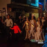 Recorrido nocturno avanzando por la calle Vicente Guerrero.