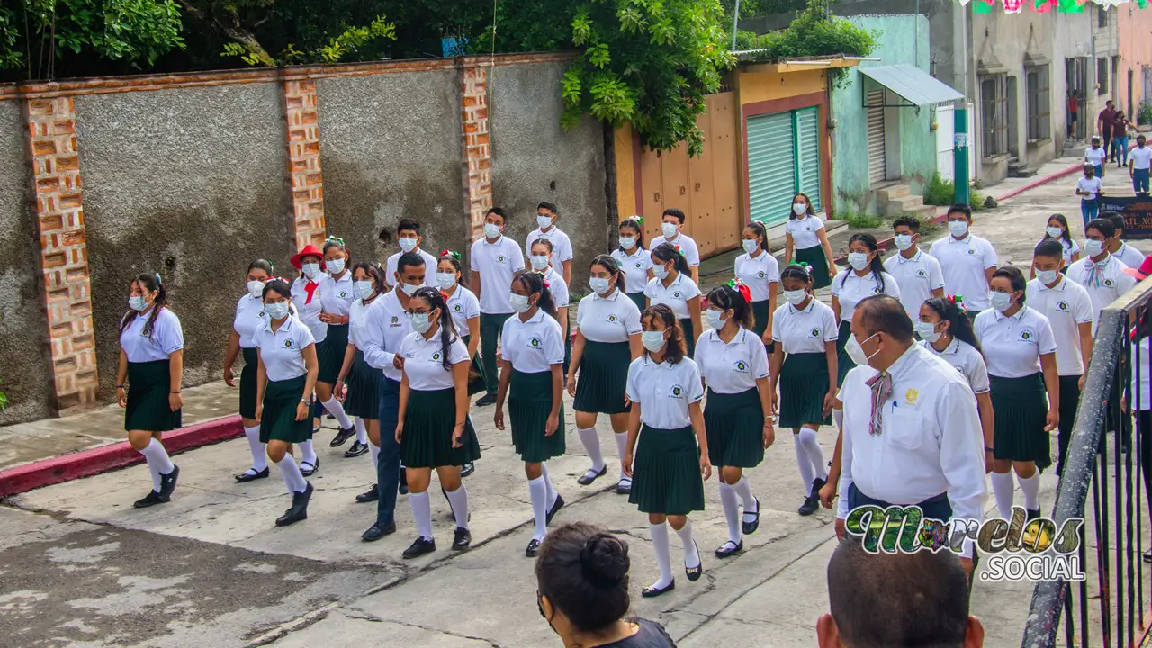 Colegio de bachilleres Tlaltizapán durante desfile Independencia.