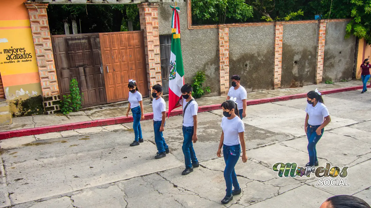 Escolta a la bandera escuela Ohatl Xochitl