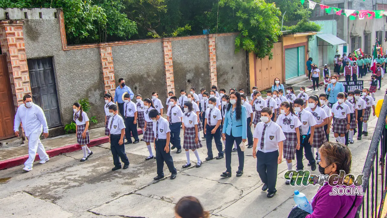 Primaria Unión Proletaria desfilando Tlaltizapan.