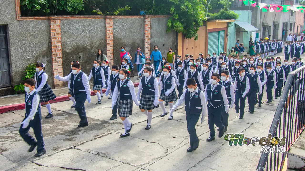 Desfilando el alumnado de primaria Sofía Vázquez.