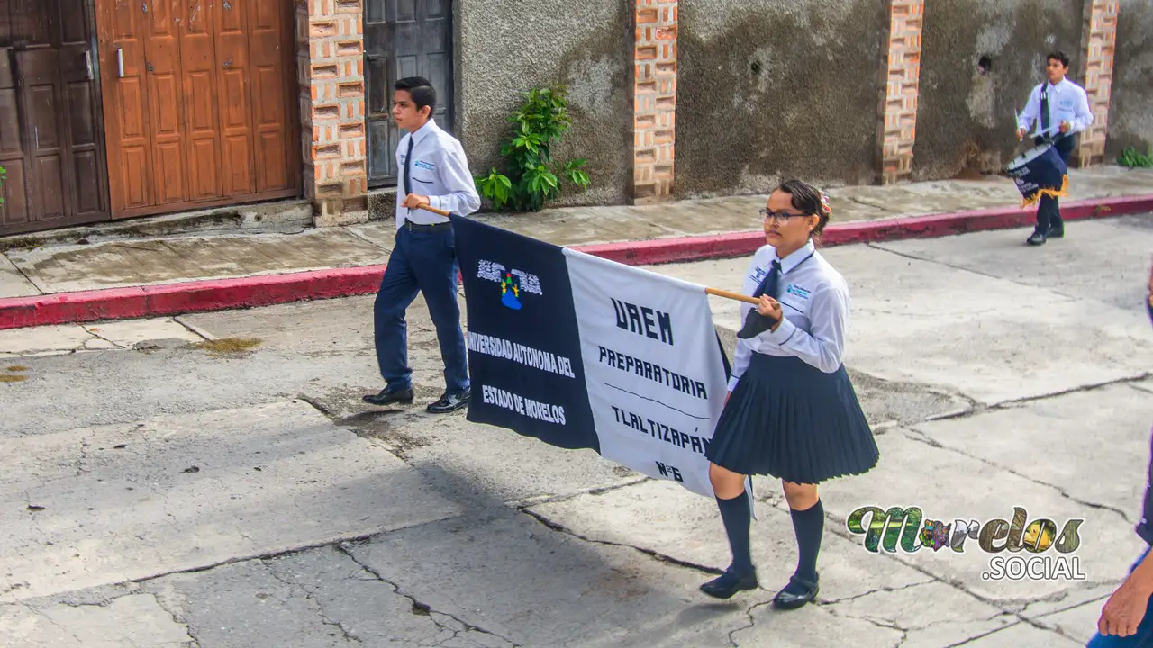 Banderín escuela UAEM preparatoria 6 de Tlaltizapán.